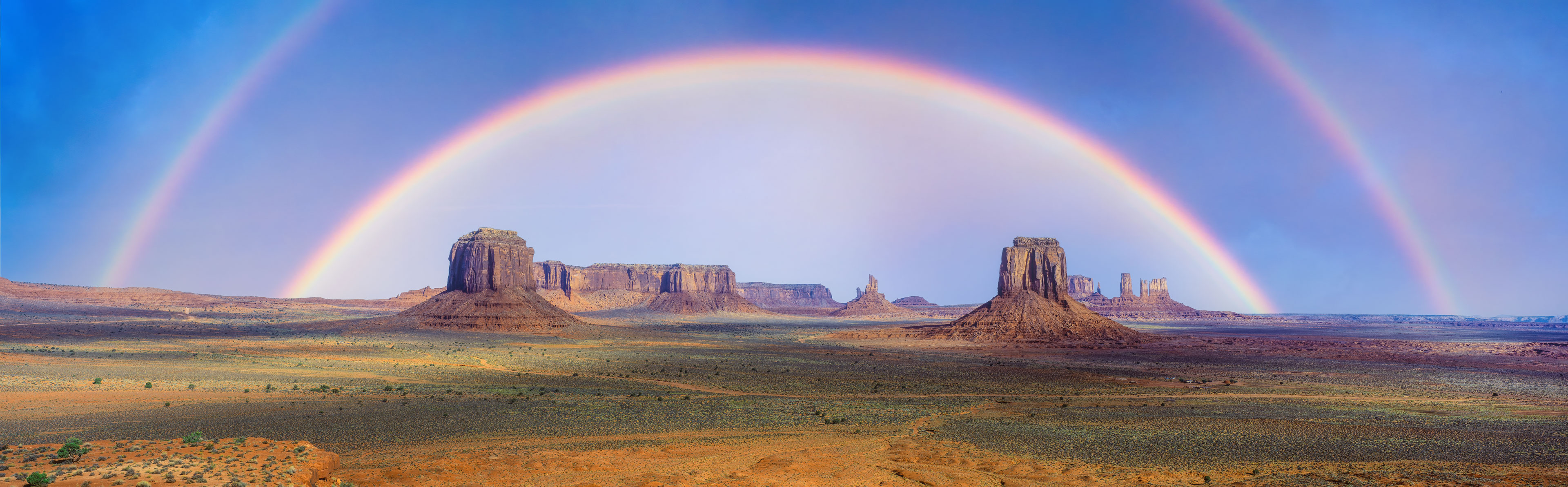 Monument Valley Navajo Tribal Park, Utah, USA (13554_rbow2)