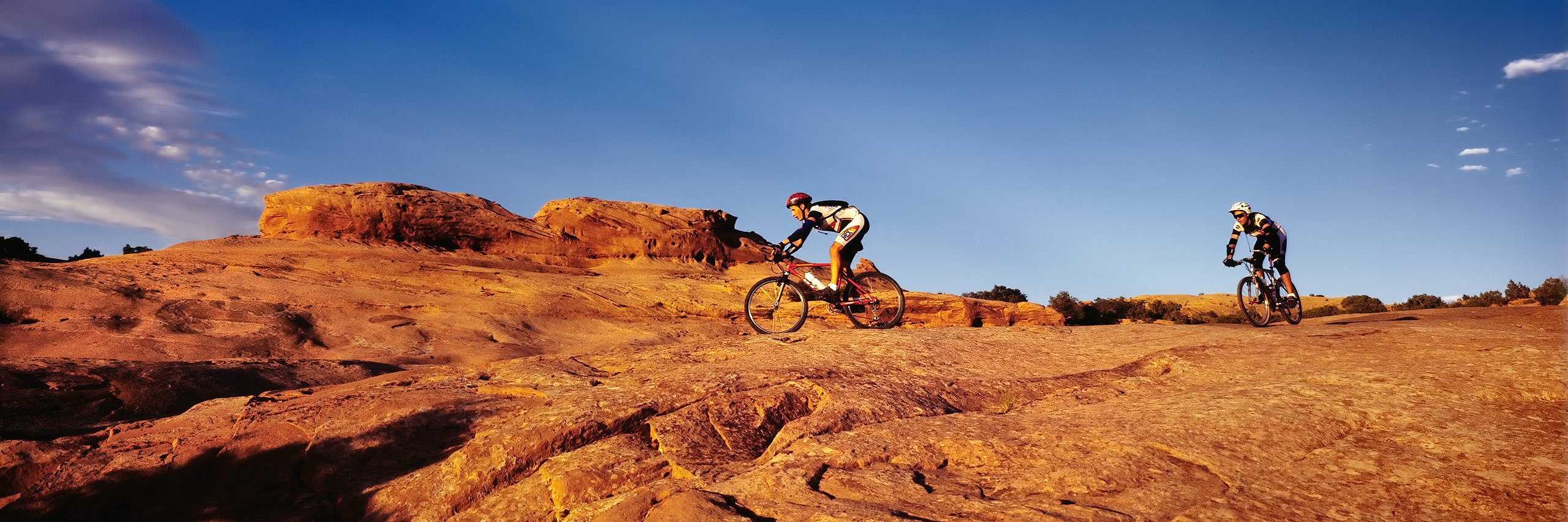 Mountain Bikers, Slickrock Bike Trail, Moab, Utah, USA (23705cc1.jpg)